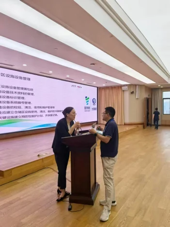 学员课后与讲师交流